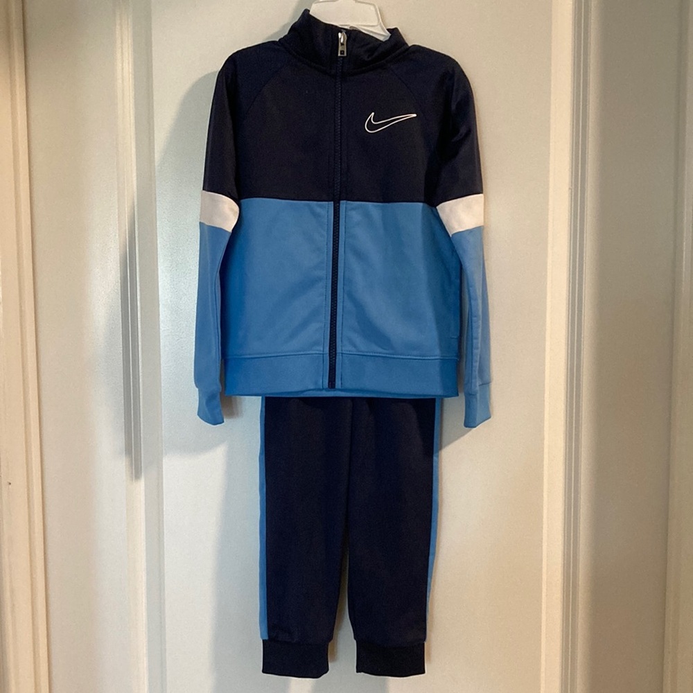 Nike 4t tracksuit